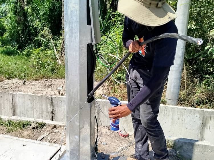 PEMASANGAN LAMPU JALAN JUNJONG