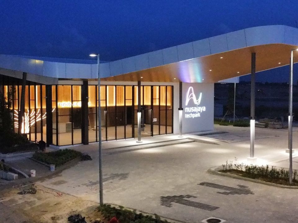 SALES GALLERY & OFFICE