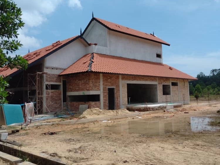 PEMBINAAN BANGLO SATU SETENGAH TINGKAT