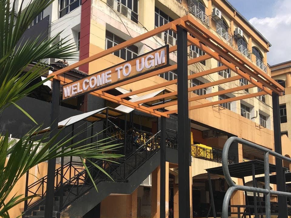 PERGOLA & SIGNAGE