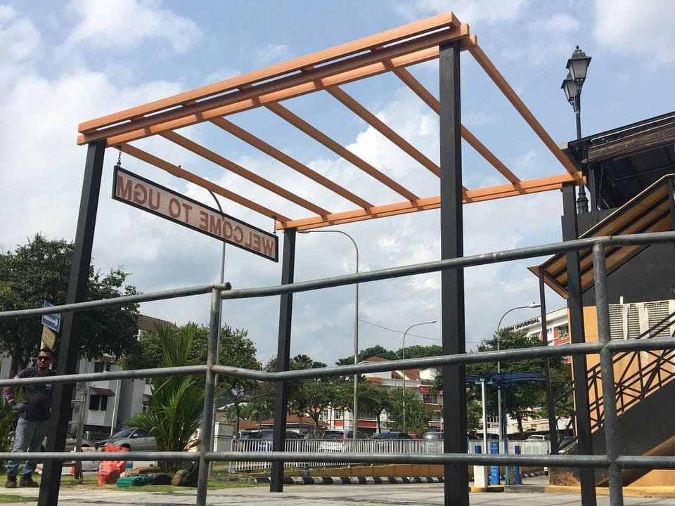 PERGOLA & SIGNAGE
