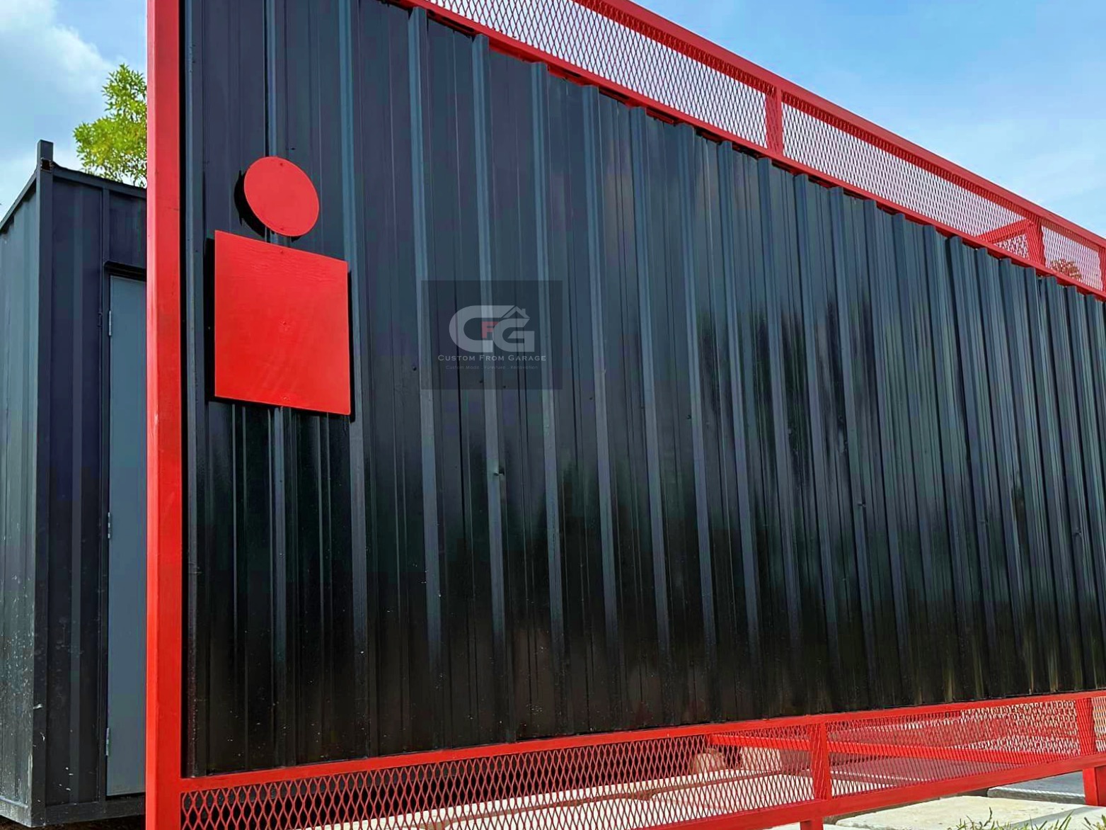 CONTAINER
