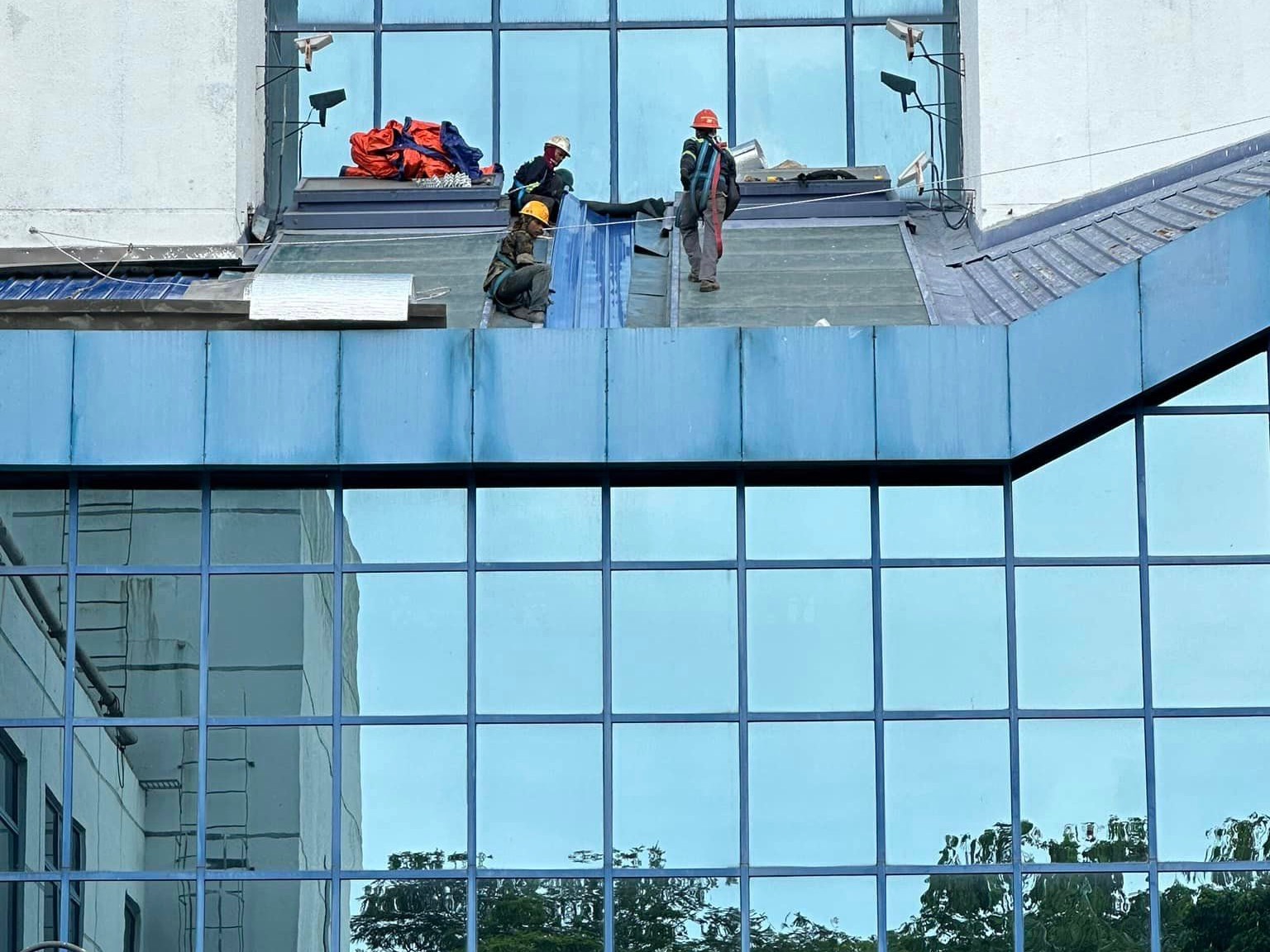 ROOF WORKS