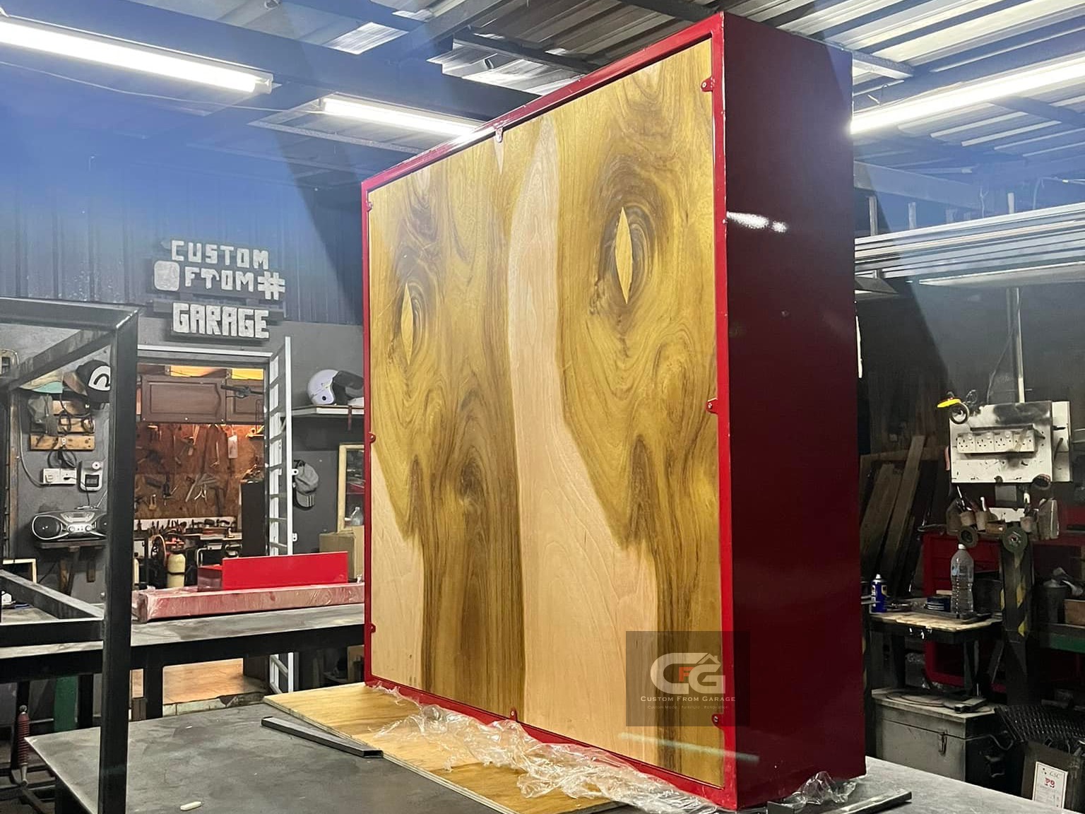 WORKPLACE CUSTOM MADE