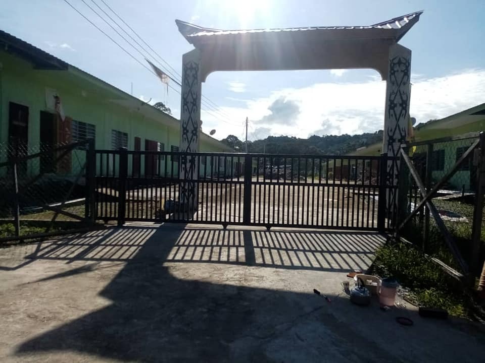 Gate