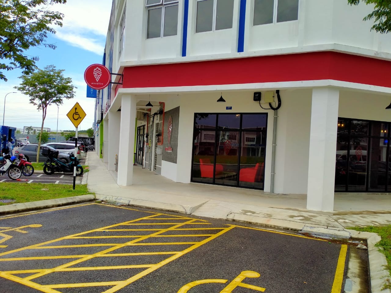 RENOVATION 3 STOREY SHOPLOT