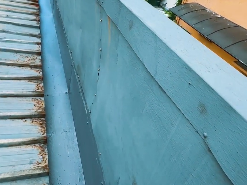 ROOFING GUTTER