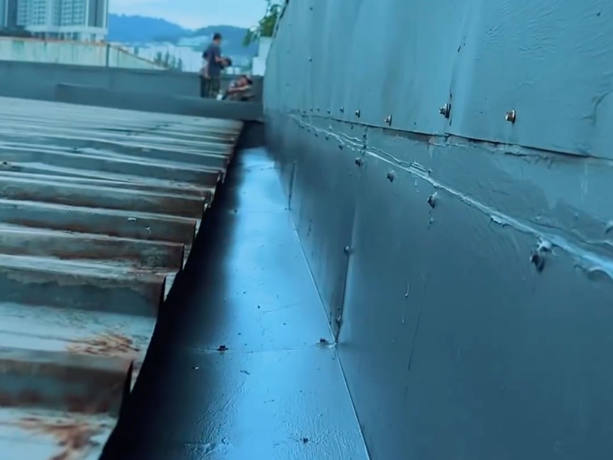 ROOFING GUTTER