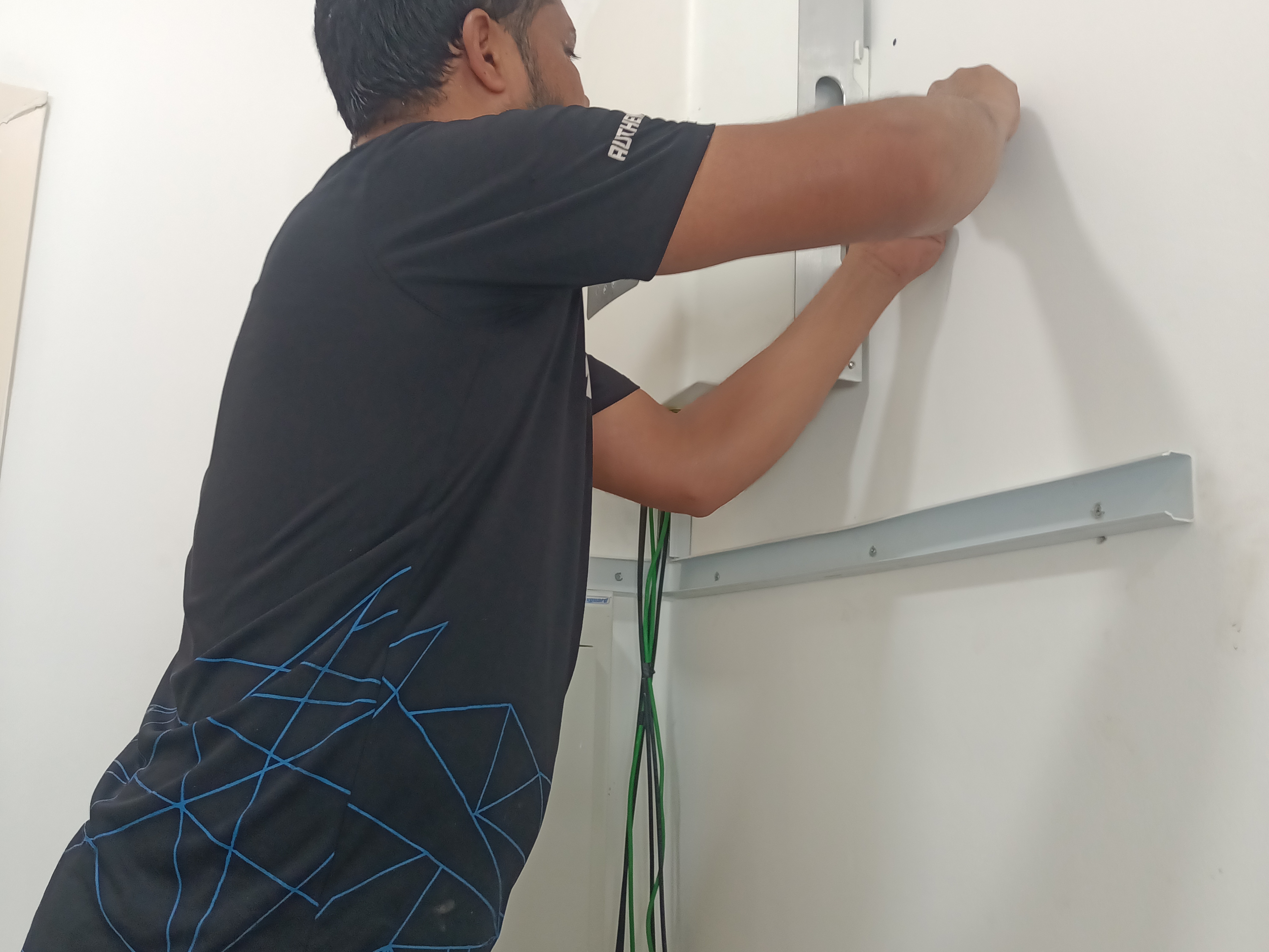 11 kWp TRINA SOLAR INSTALLATION HOUSING BOARD