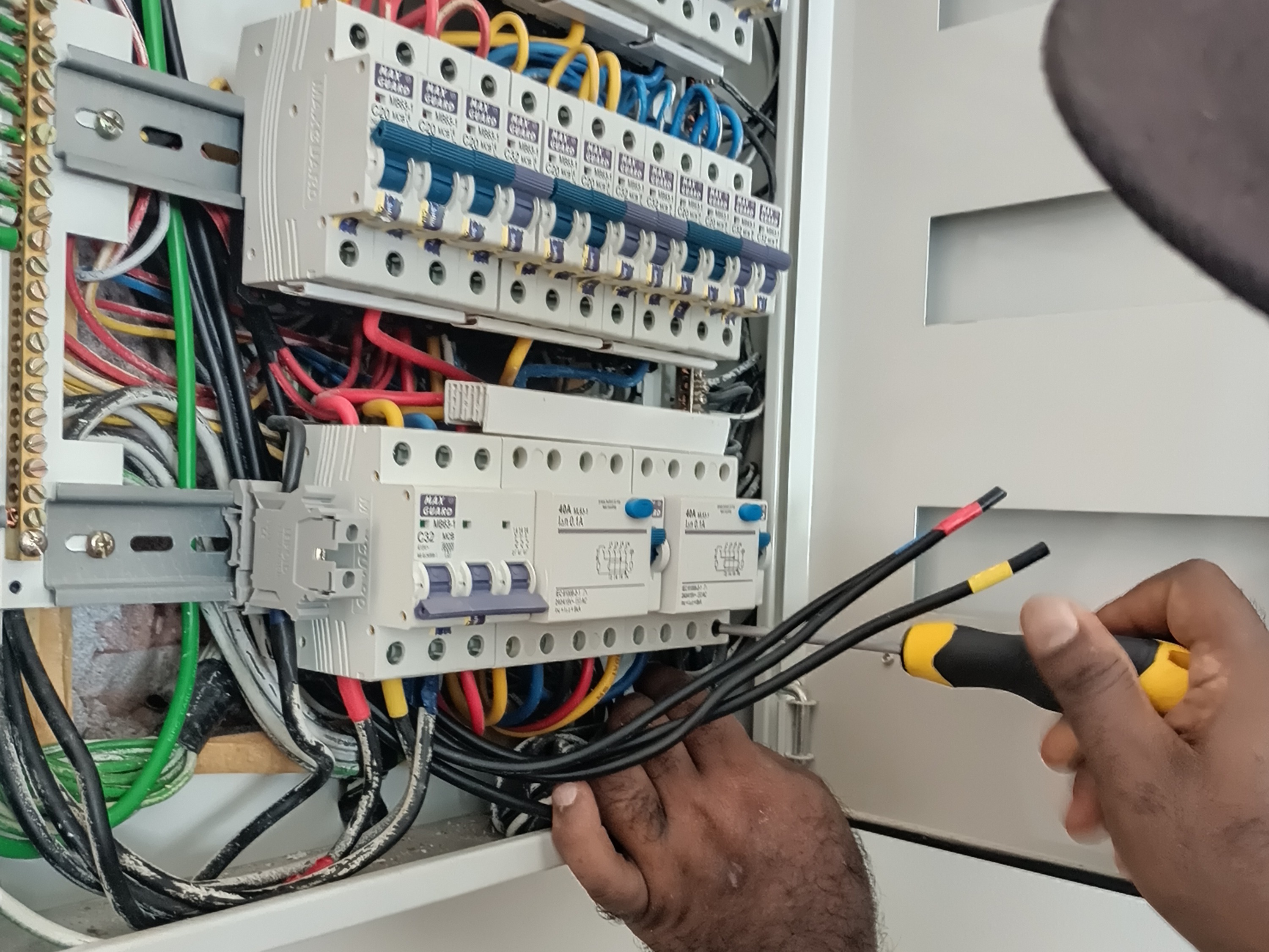 11 kWp TRINA SOLAR INSTALLATION HOUSING BOARD