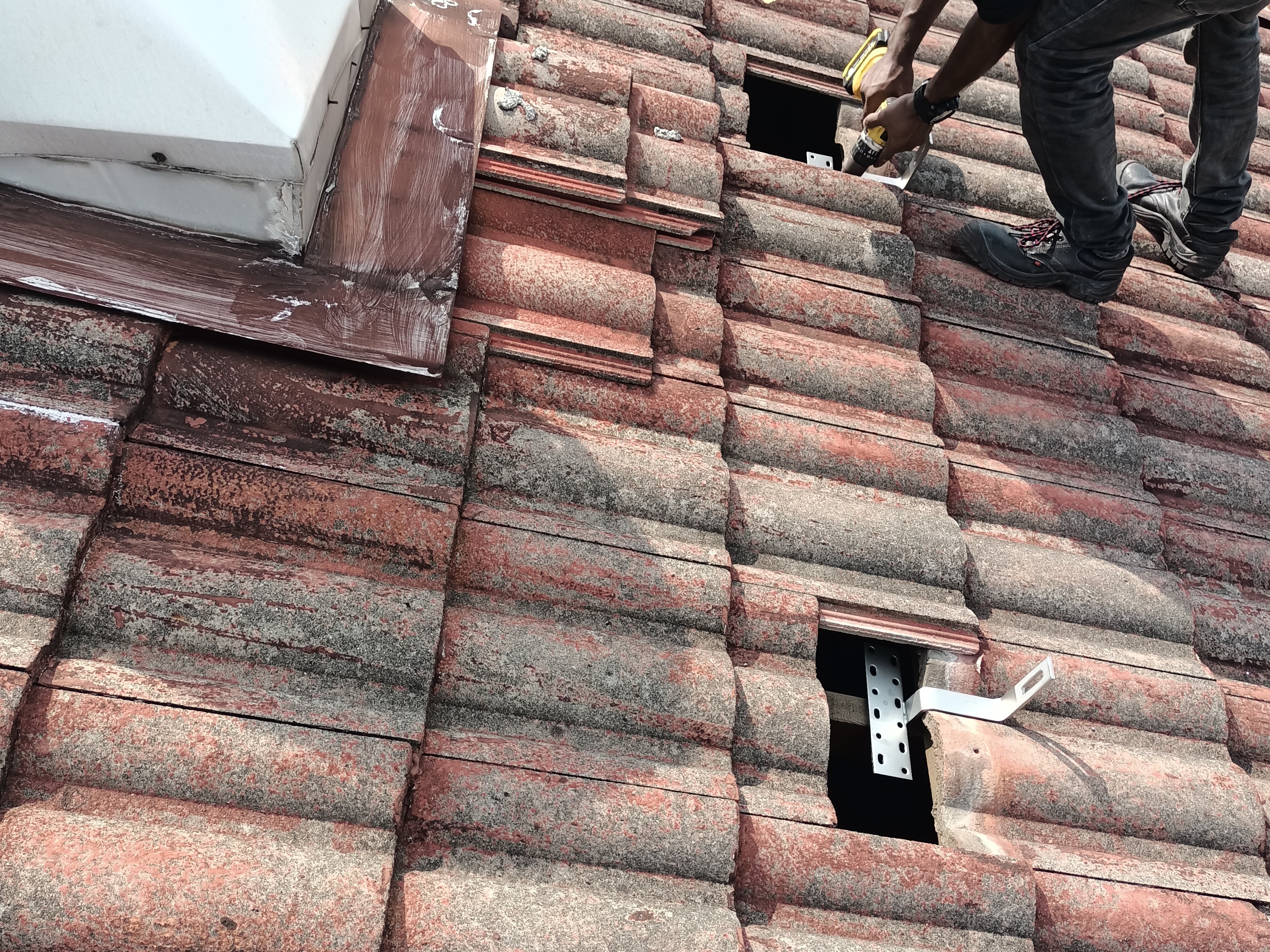 9.35KWP RESIDENTIAL SOLAR PANEL INSTALLATION