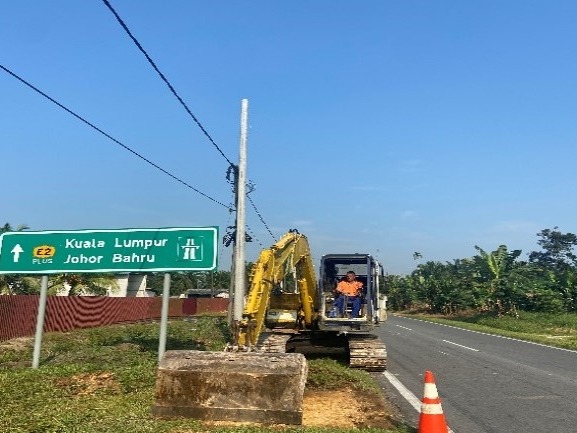 PENYELENGGARAAN BAHU JALAN (RO2)