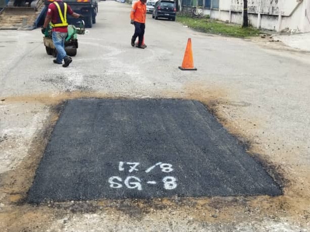 BAIKI JALAN BERLUBANG - PBT