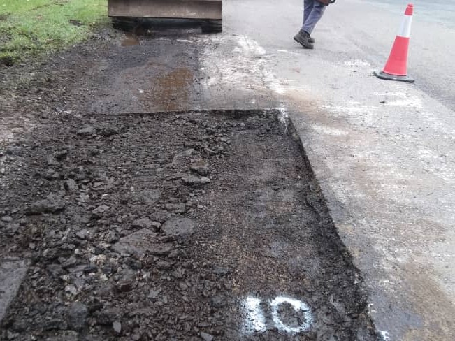 BAIKI JALAN BERLUBANG - PBT