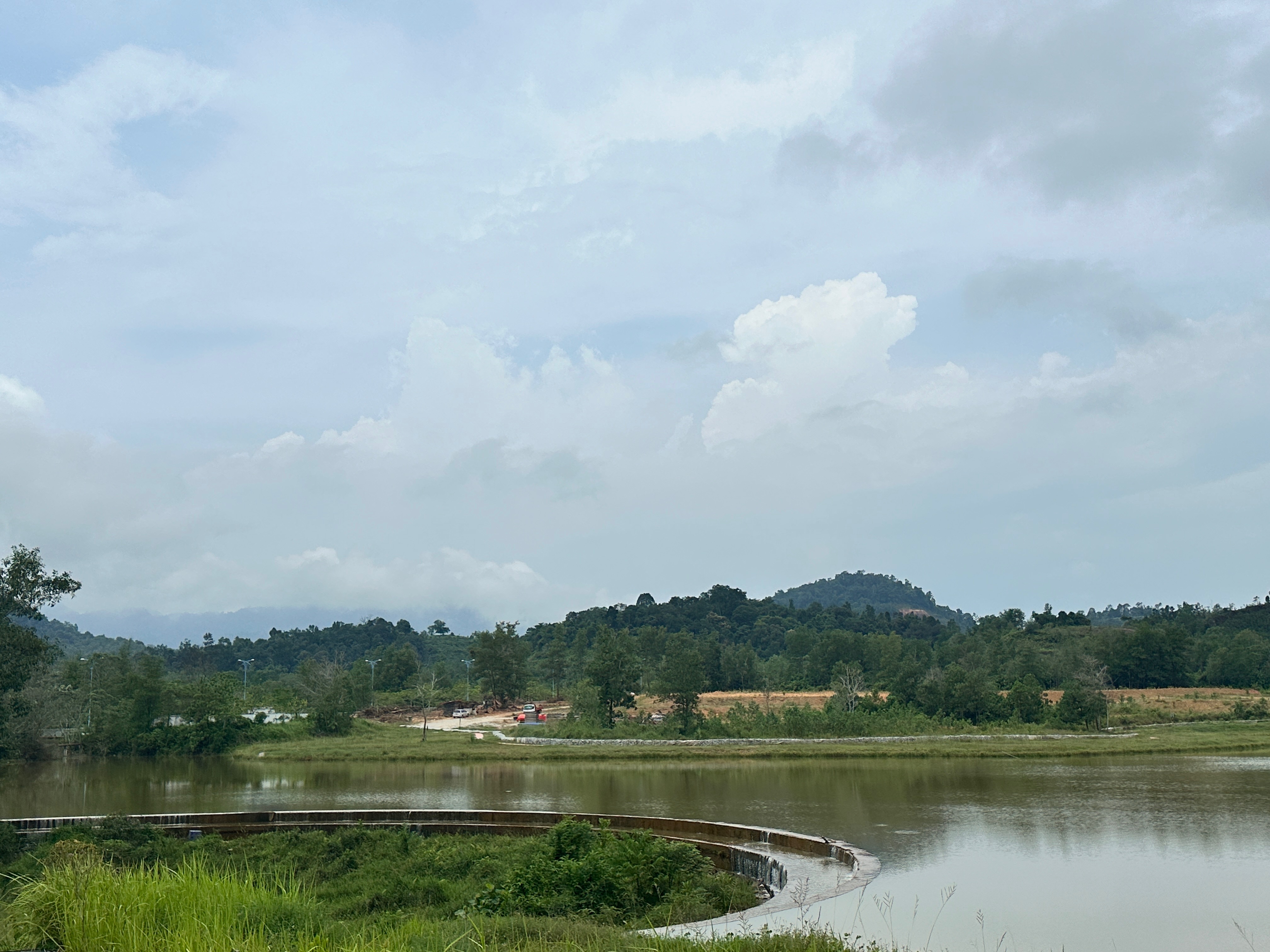 MENAIKTARAF TASIK & JALAN UPSI