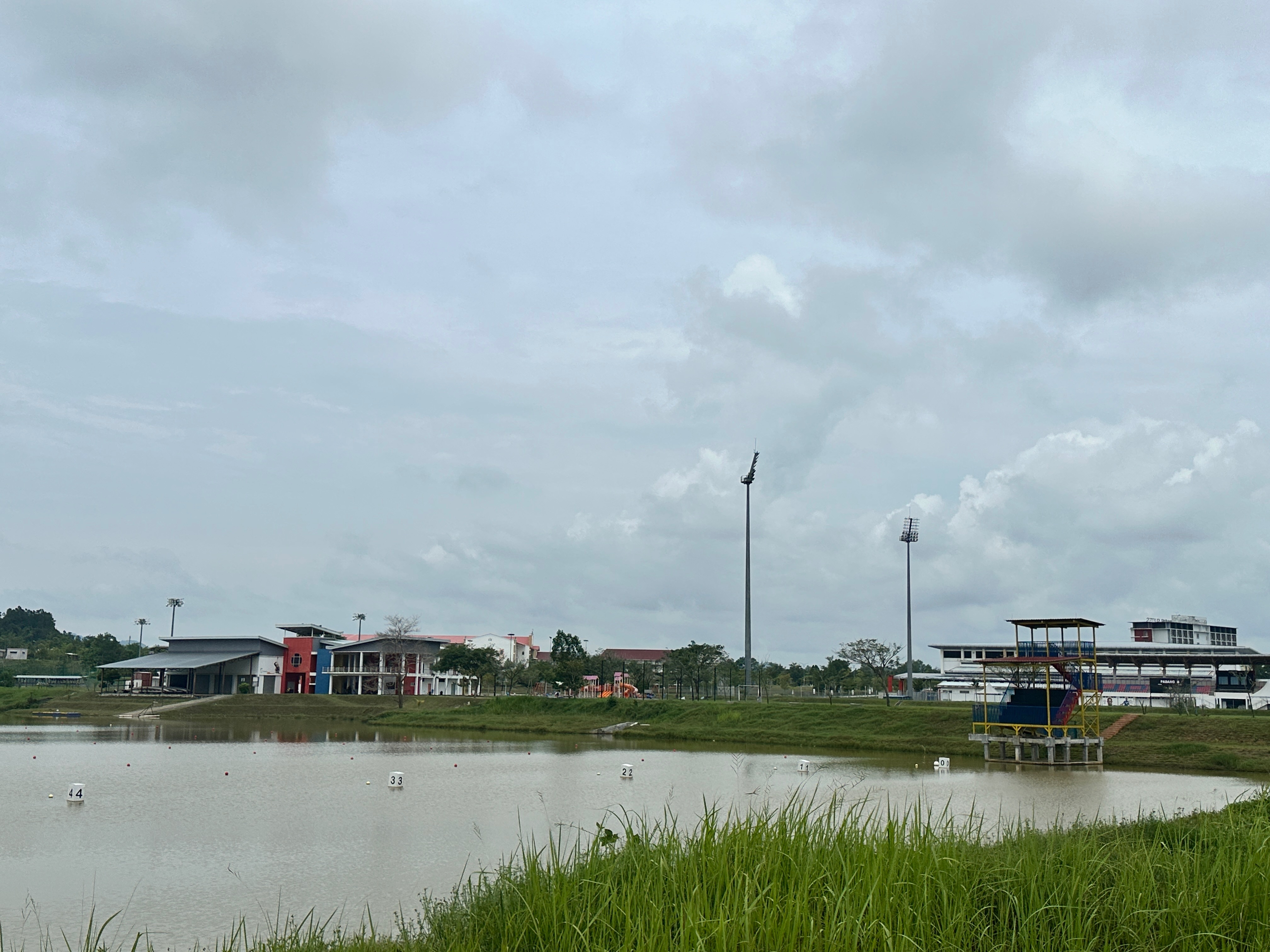 MENAIKTARAF TASIK & JALAN UPSI