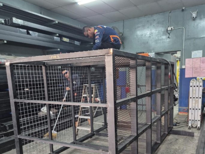 ANIMAL CAGE