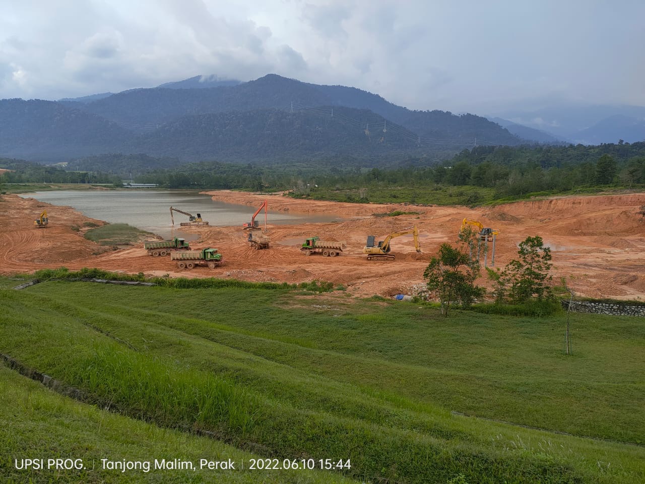 MENAIKTARAF TASIK & JALAN UPSI