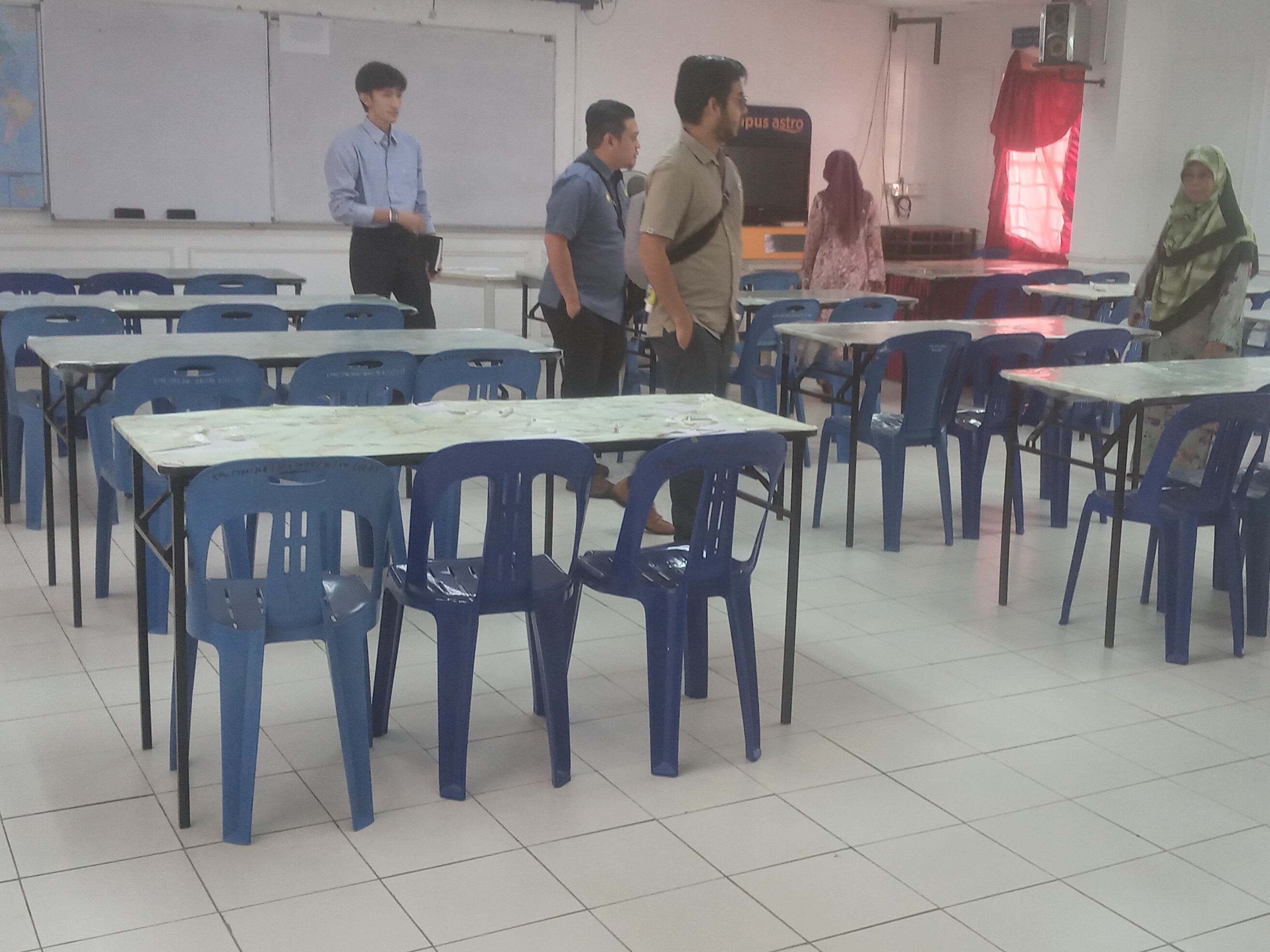 KERJA-KERJA MEMASANG JUBIN LANTAI