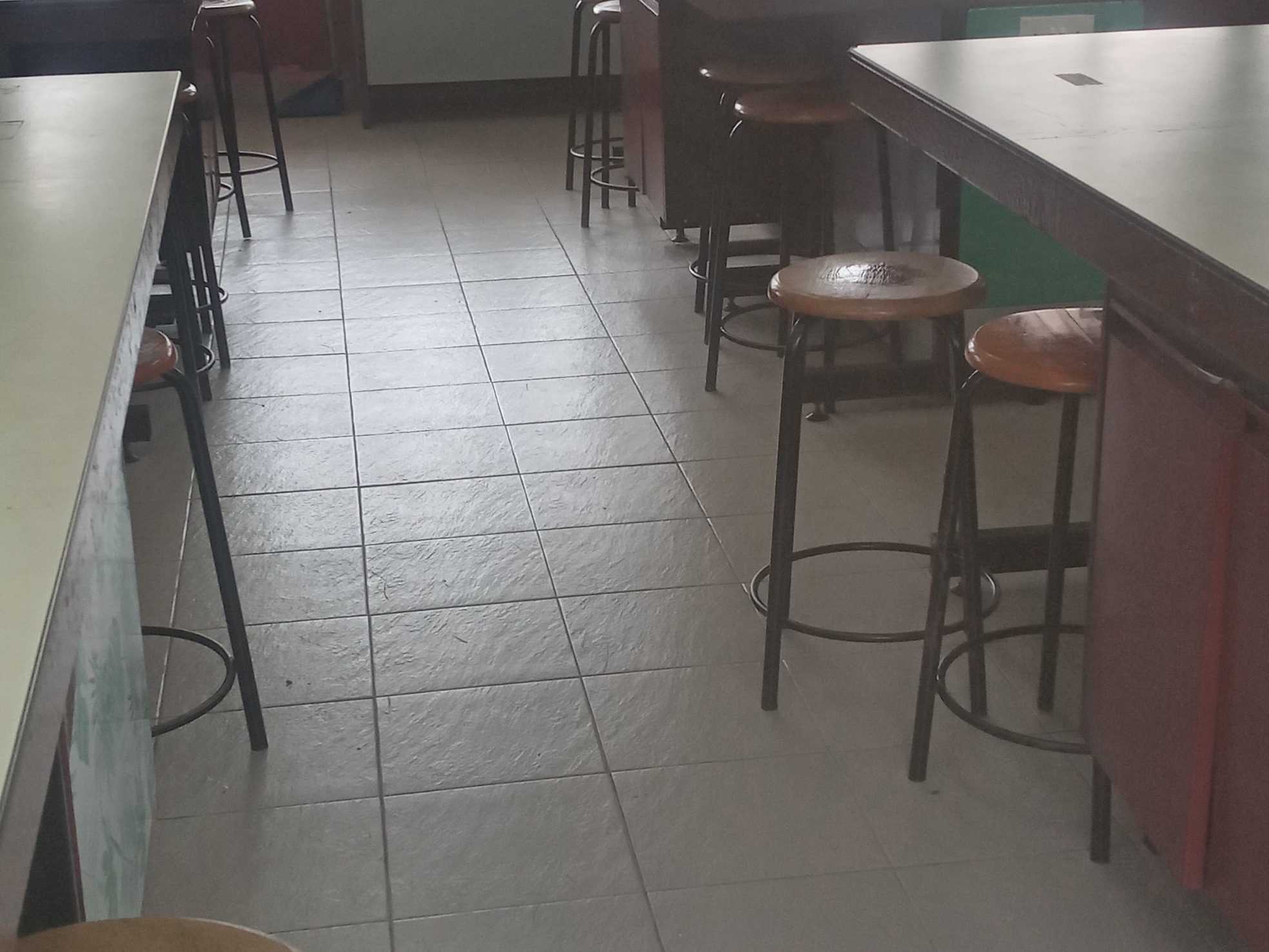 KERJA-KERJA MEMASANG JUBIN LANTAI