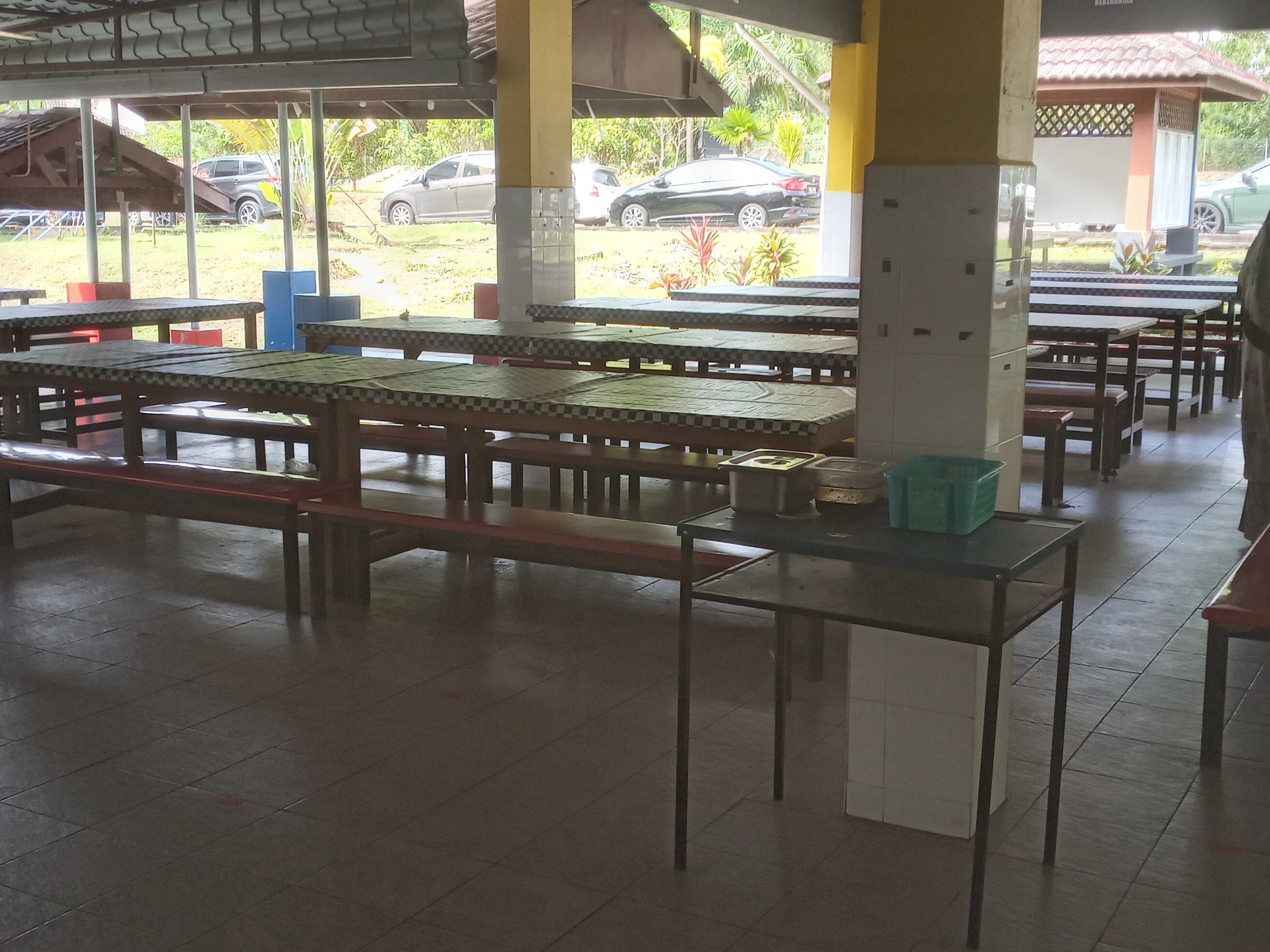 KERJA-KERJA MEMASANG JUBIN LANTAI