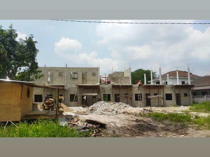 2 STOREY FLAT BUILDING WITH 15 UNITS