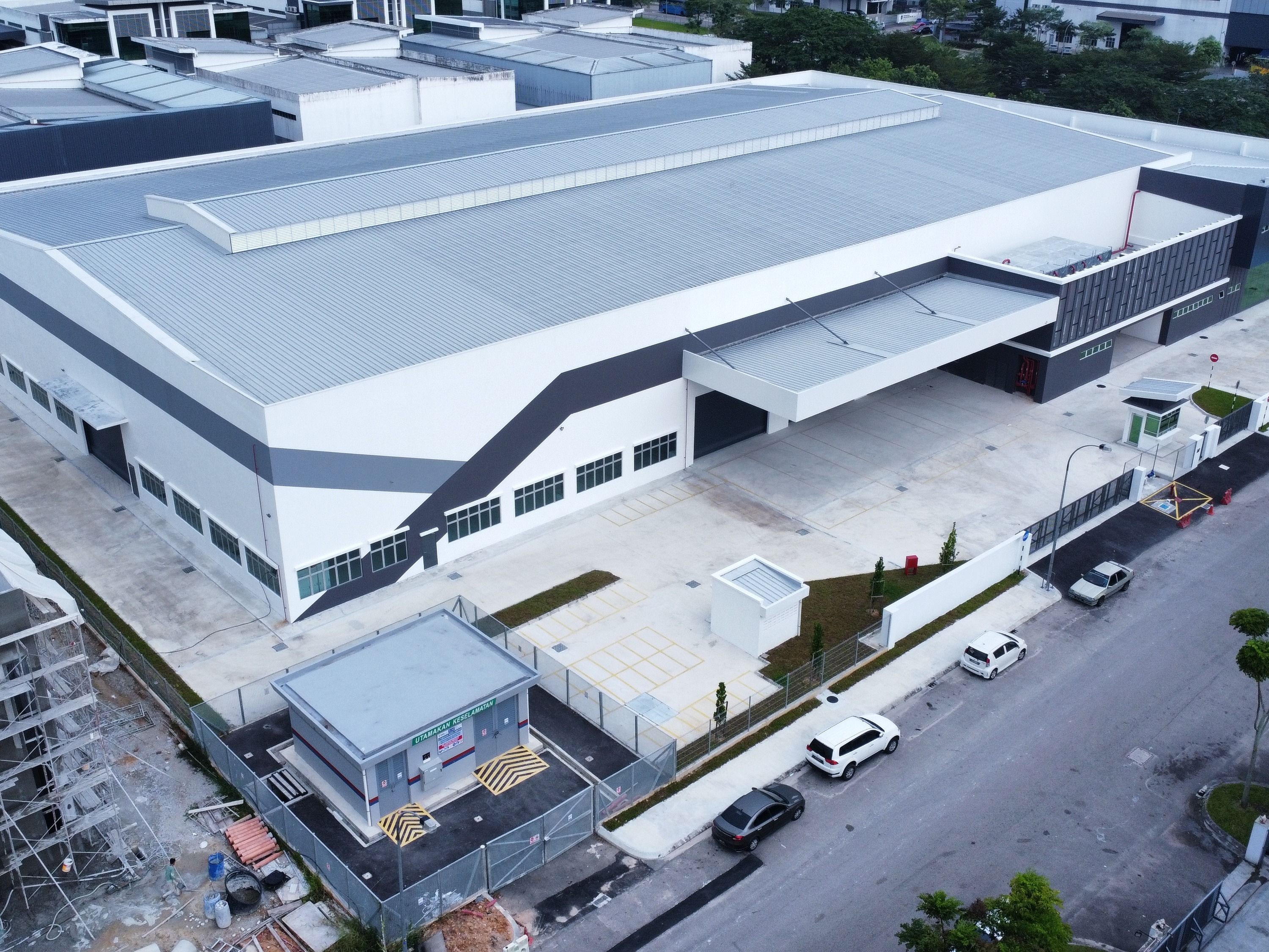 2 UNITS SINGLE STOREY FACTORY AND OFFICE