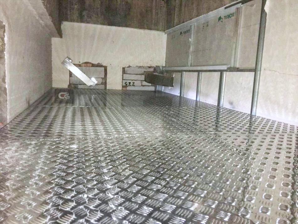 PLATFORM CHECKERED PLATE