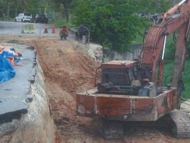 MEMBAIKI BALIK TEBING RUNTUH