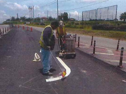 MEMBAIKI JALAN YANG ROSAK