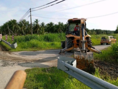 PENYELENGGARAAN DAN PEMBERSIHAN TEPI JALAN