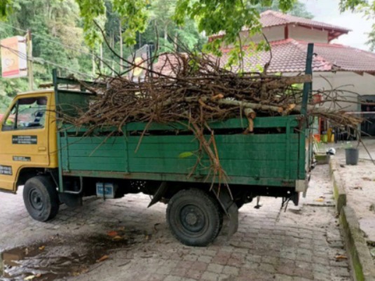 KERJA KERJA PENGANGKUTAN BARANG ATAU SAMPAH