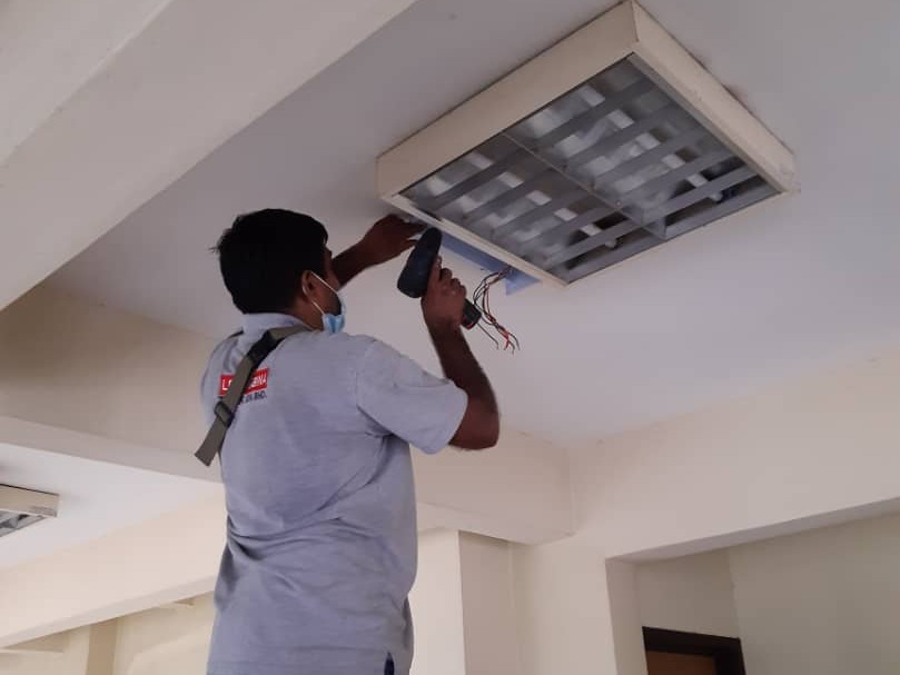 KERJA PENDAWAIAN & PASANG LAMPU KECEMASAN