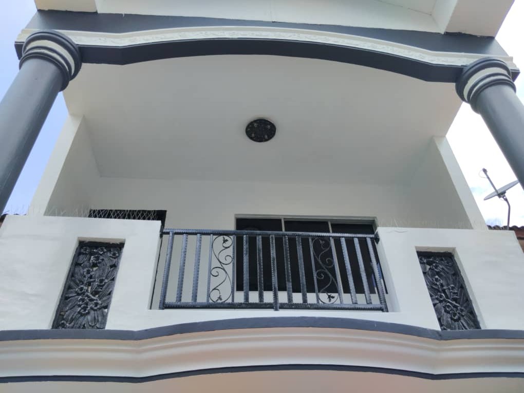 REPAIRING 2 STOREY TERRACE HOUSE