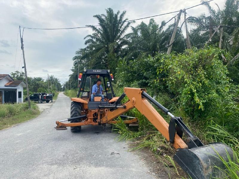 SELENGGARA JALAN SUNGAI RUMPUT