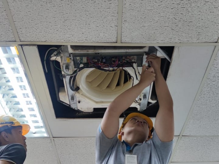 Air conditioner Servicing
