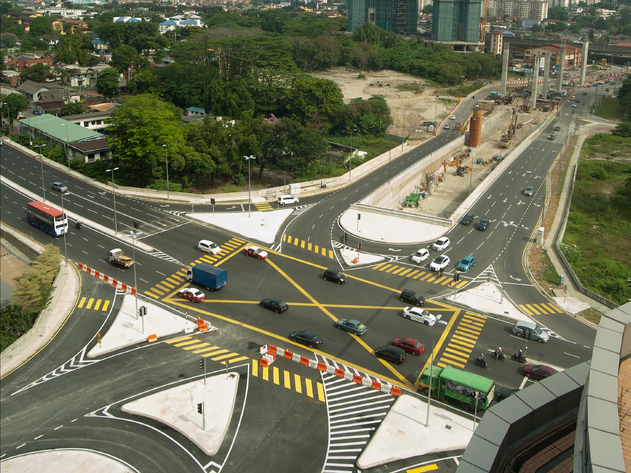PERSIMPANGAN BERTINGKAT DI JALAN AMPANG/JELATEK