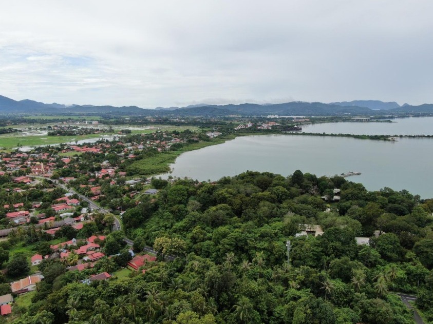 MENDIRIKAN 1 BLOK HOTEL 5 TKT & 1 BLOK HOTEL 2 TKT