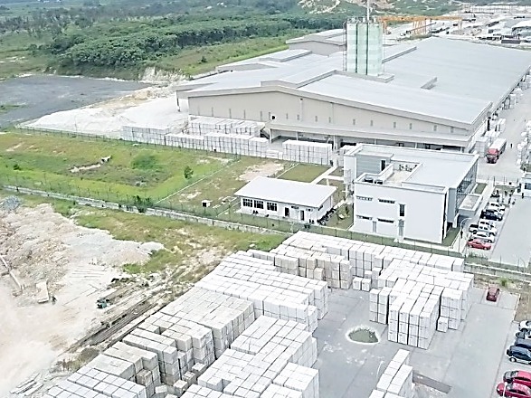 CONSTRUCTION OF LIGHT WEIGHT CONCRETE BLOCK