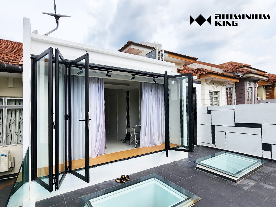 64 SERIES HIGH PERFORMANCE FOLDING DOOR