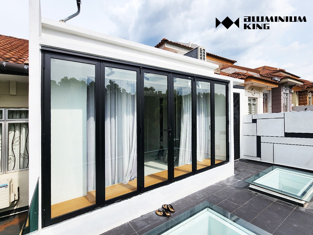 64 SERIES HIGH PERFORMANCE FOLDING DOOR