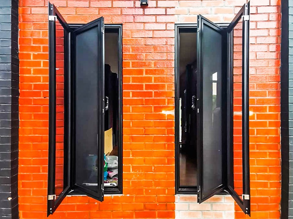 83SERIES MULTIPOINT CASEMENT WINDOW