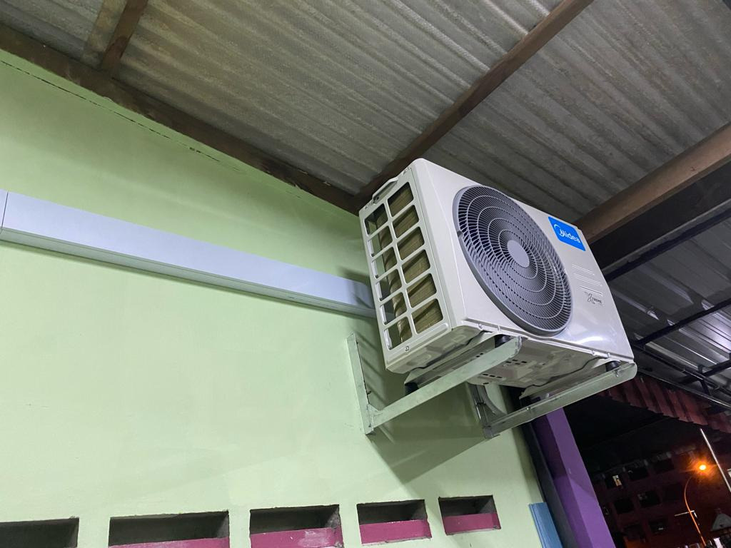 PEMASANGAN AIR COND